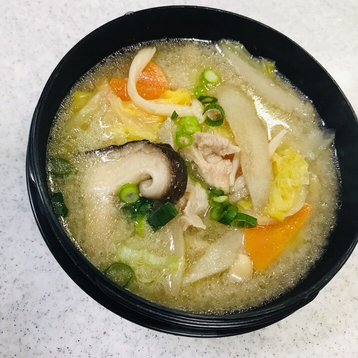 鶏肉ごぼう野菜いっぱい味噌汁